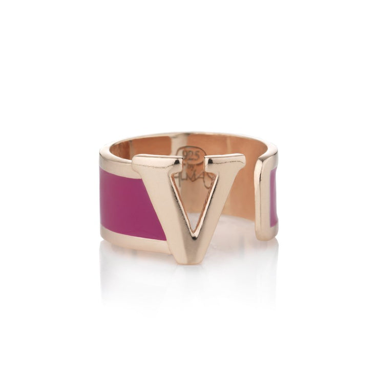 Anello con iniziale V