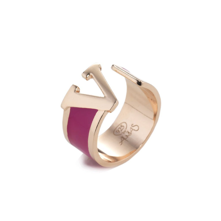 Anello con iniziale V